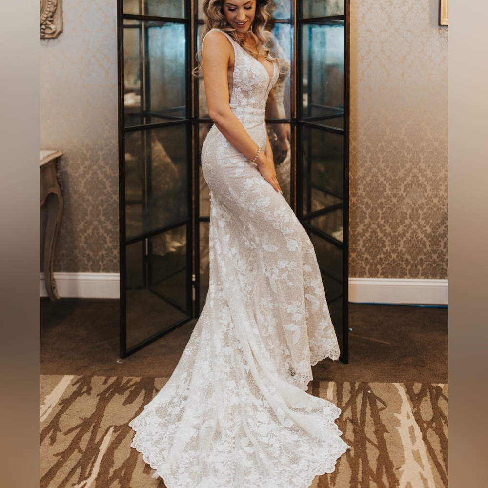 Allure Couture C621 wedding gown. Label size 10, street size 6.